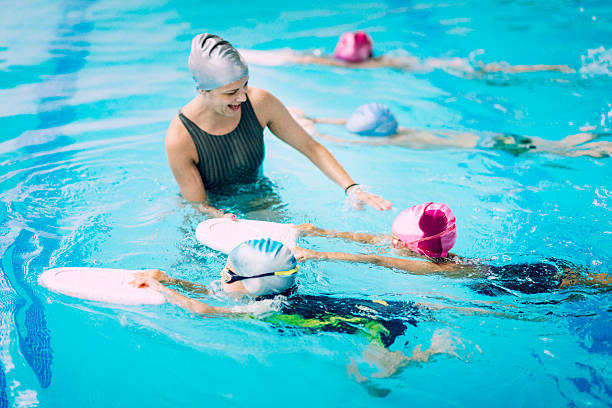 dzieci nauka pływania, ucho pływaka