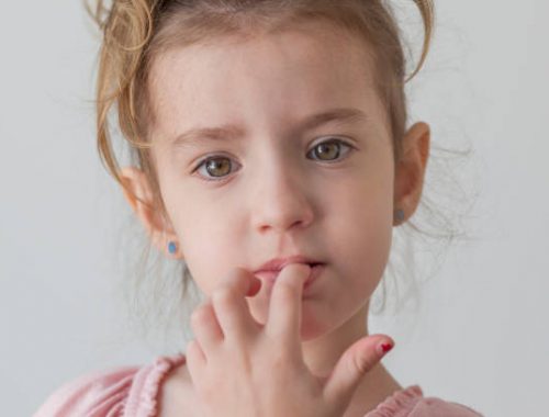 obgryzanie paznokci przez dziecko